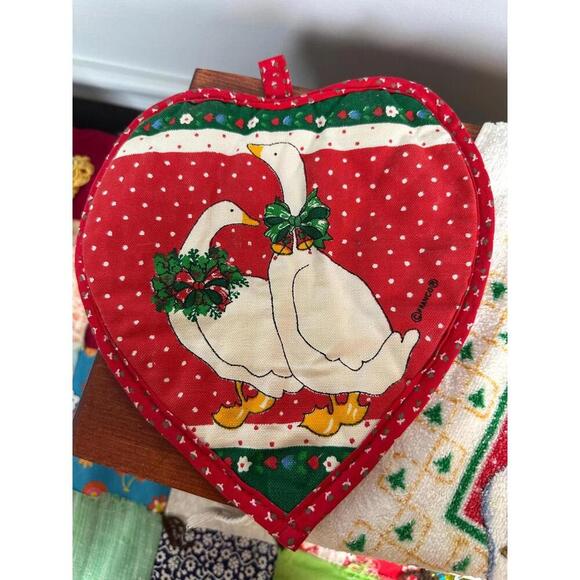 Vintage Namco Holiday Geese Potholder and Vintage R.A Briggs Holiday Tea Towel - Picture 1 of 10
